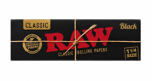 RAW Classic Black Rolling Papers 1 1/4 size